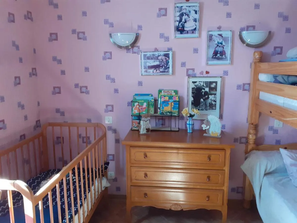 Holiday home Fleur De Tilleul Vailhourles