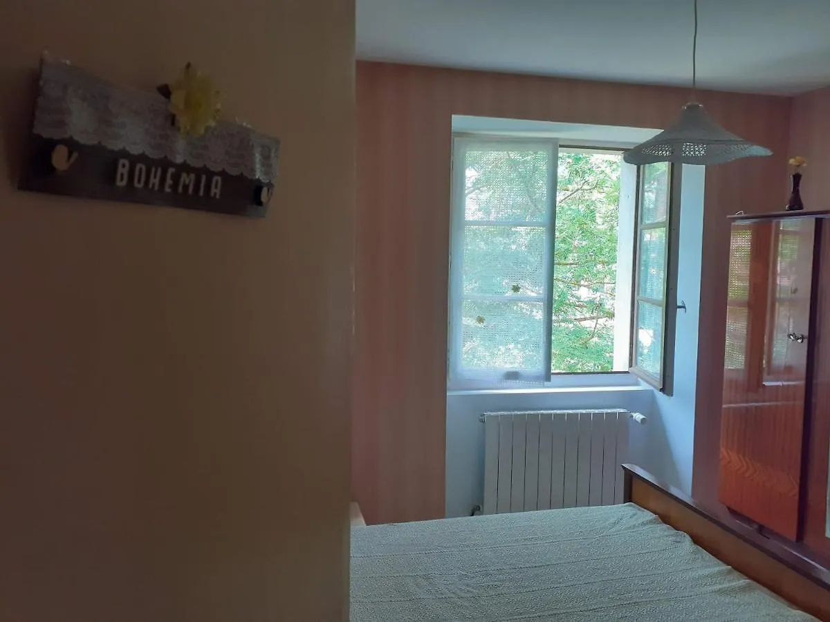 Holiday home Fleur De Tilleul Vailhourles