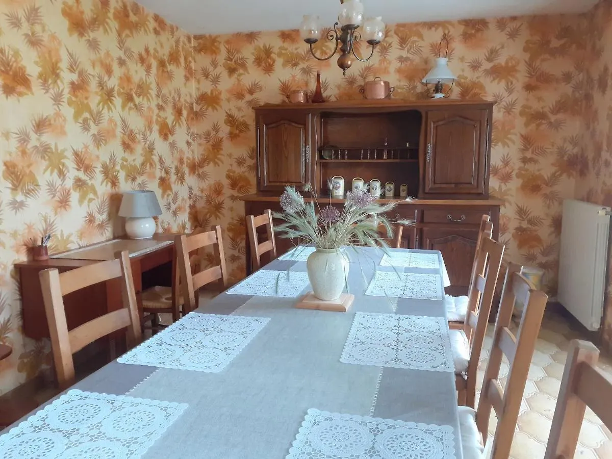 Holiday home Fleur De Tilleul Vailhourles