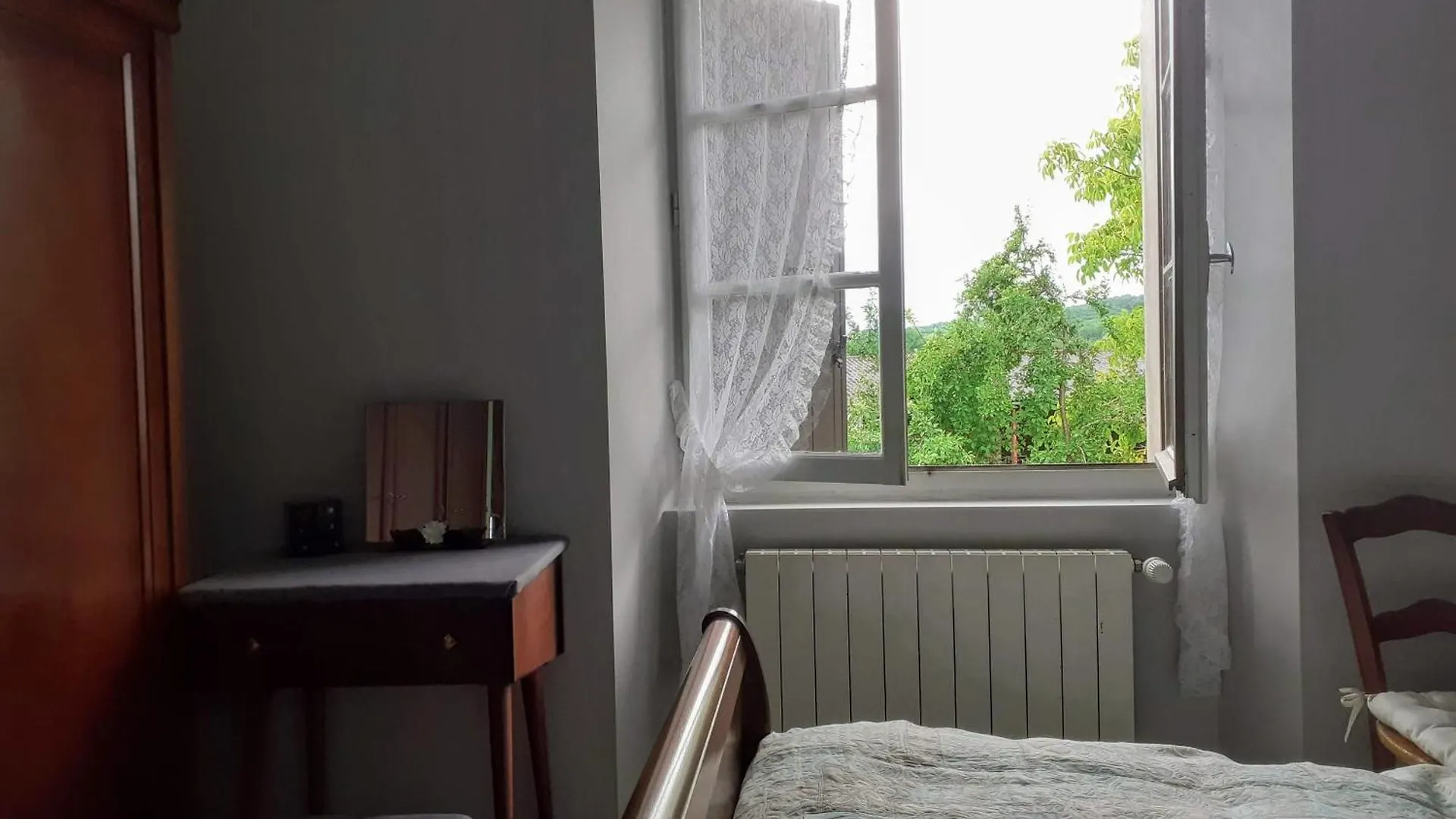 Holiday home Fleur De Tilleul Vailhourles