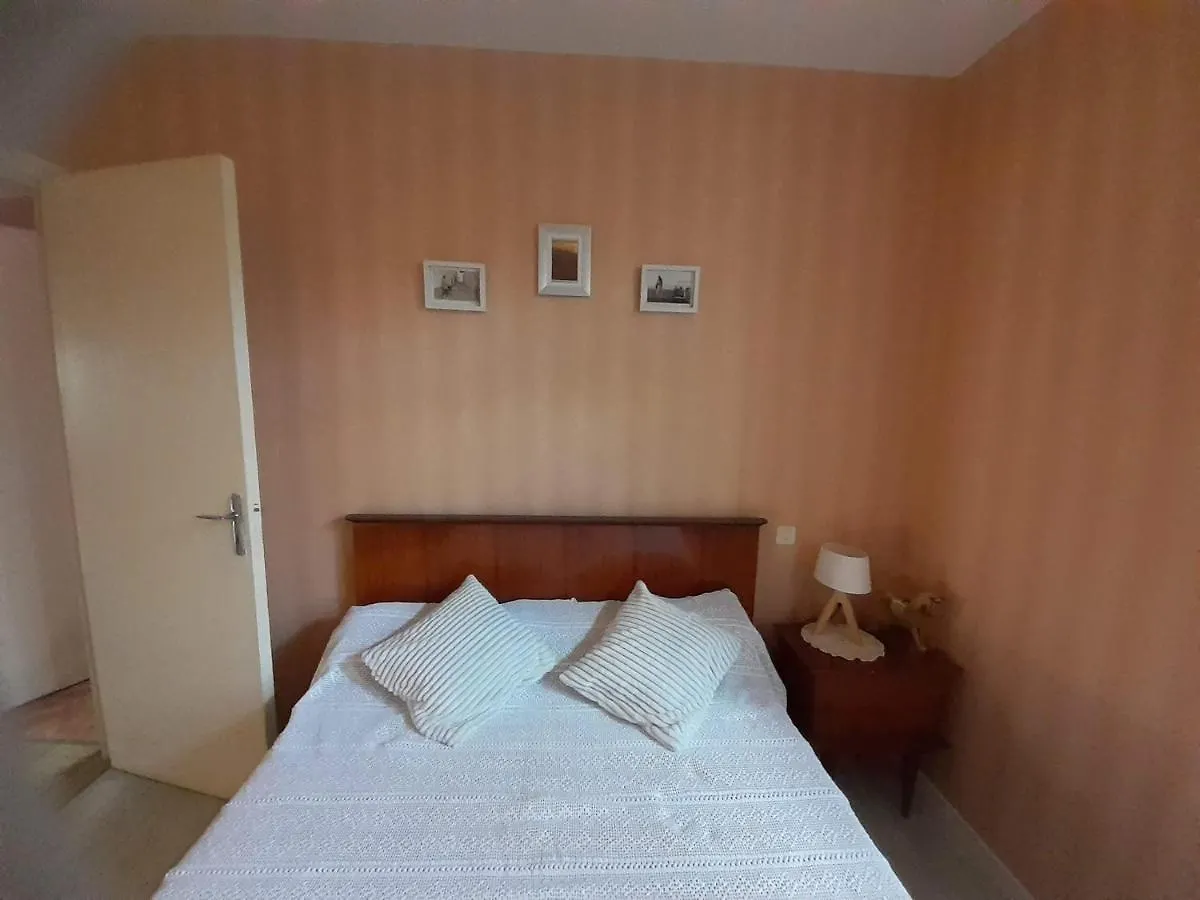Fleur De Tilleul Vailhourles Holiday home