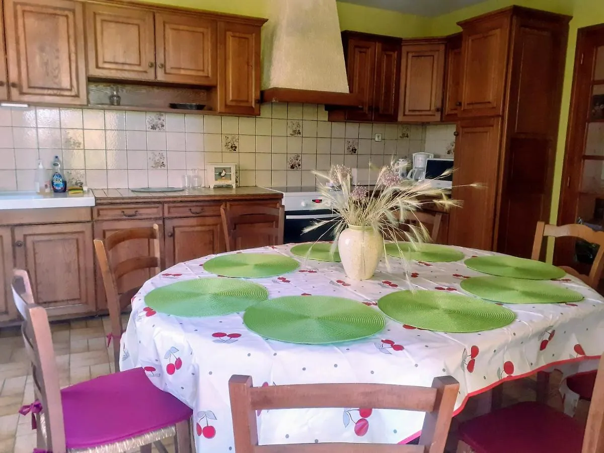 Holiday home Fleur De Tilleul Vailhourles