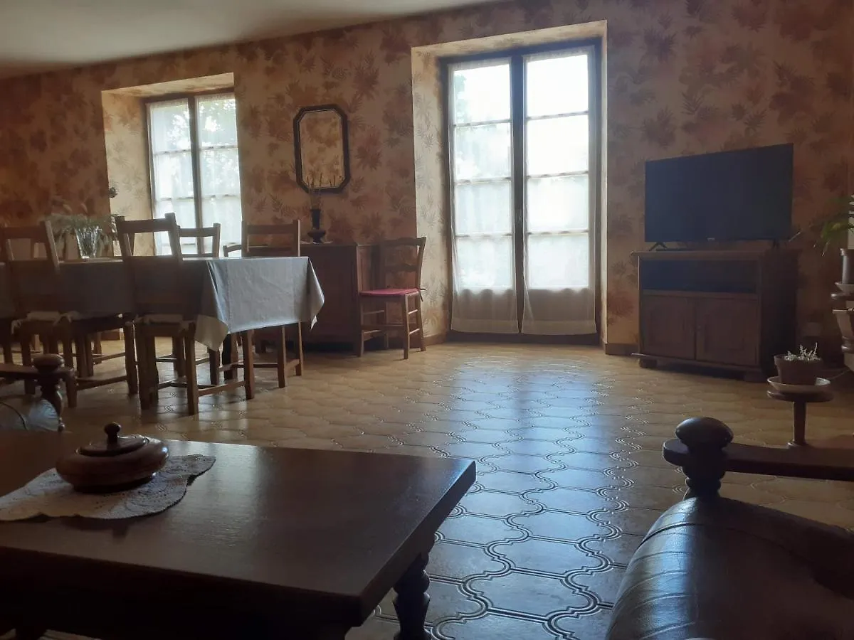 Holiday home Fleur De Tilleul Vailhourles