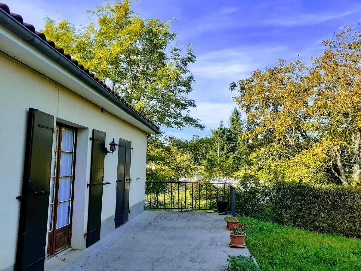 Holiday home Fleur De Tilleul Vailhourles