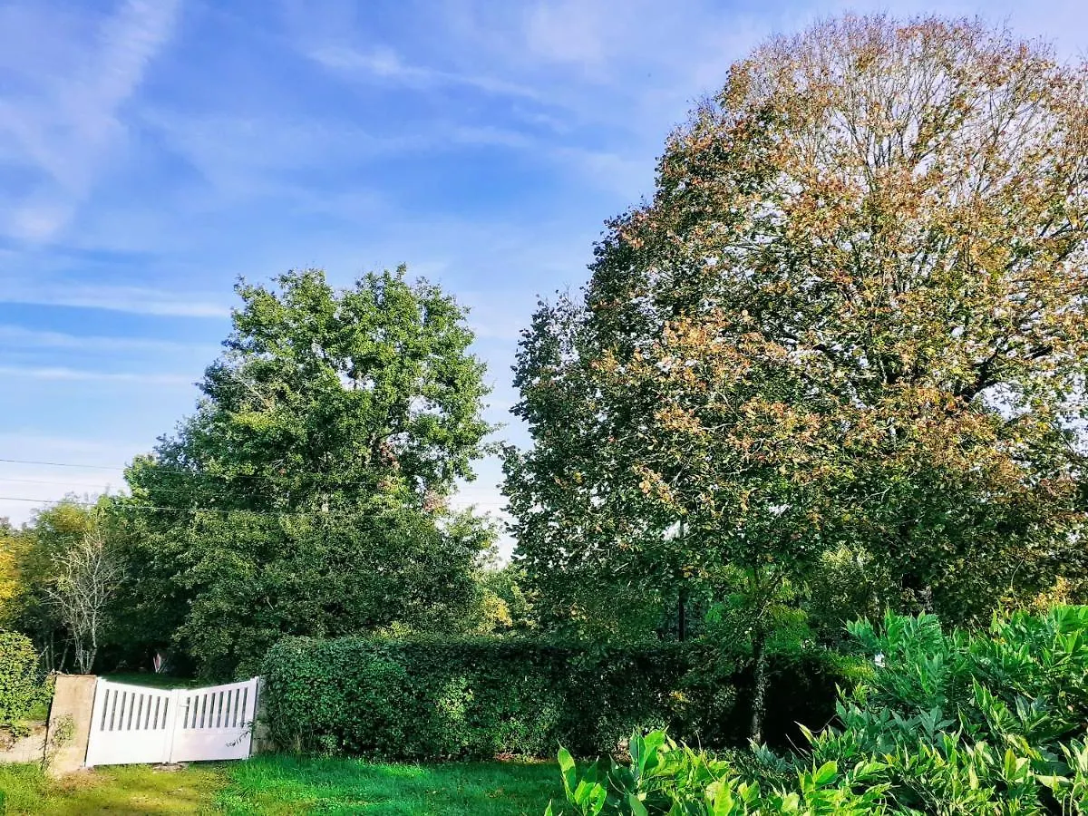 Holiday home Fleur De Tilleul Vailhourles